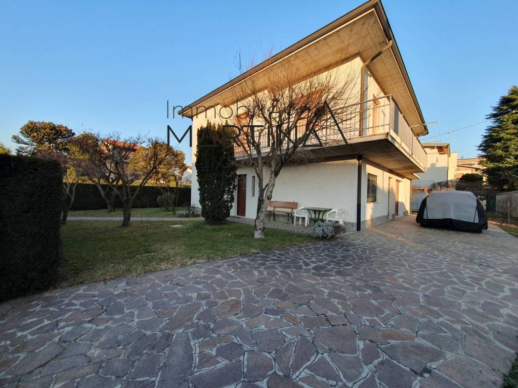 Villa in vendita a Seriate via Pizzo Tre Signori