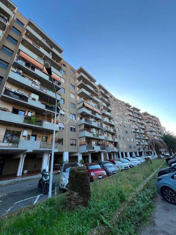 Appartamento in vendita a Roma via Amedeo Sommovigo