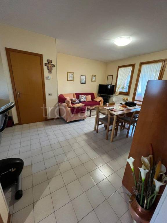 Appartamento in vendita a Pesaro via Lago di Vico