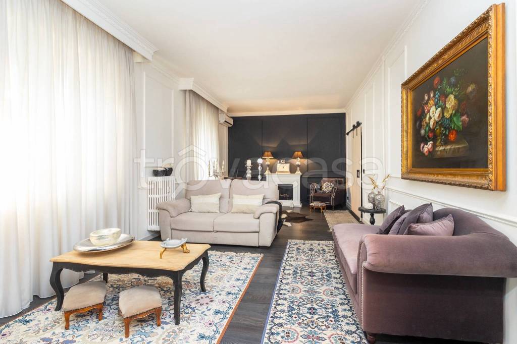 Appartamento in vendita a Torino via Borgosesia, 109