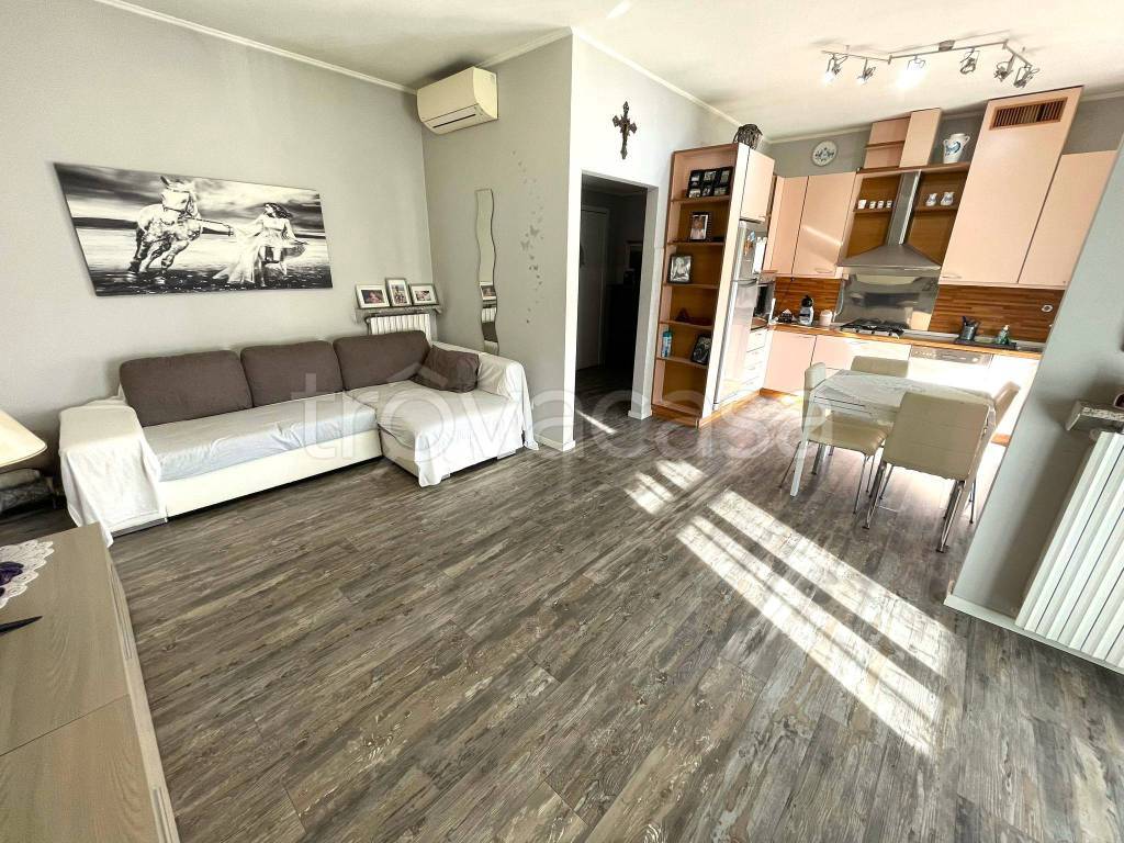 Appartamento in vendita a Limbiate via Piero Gobetti, 2