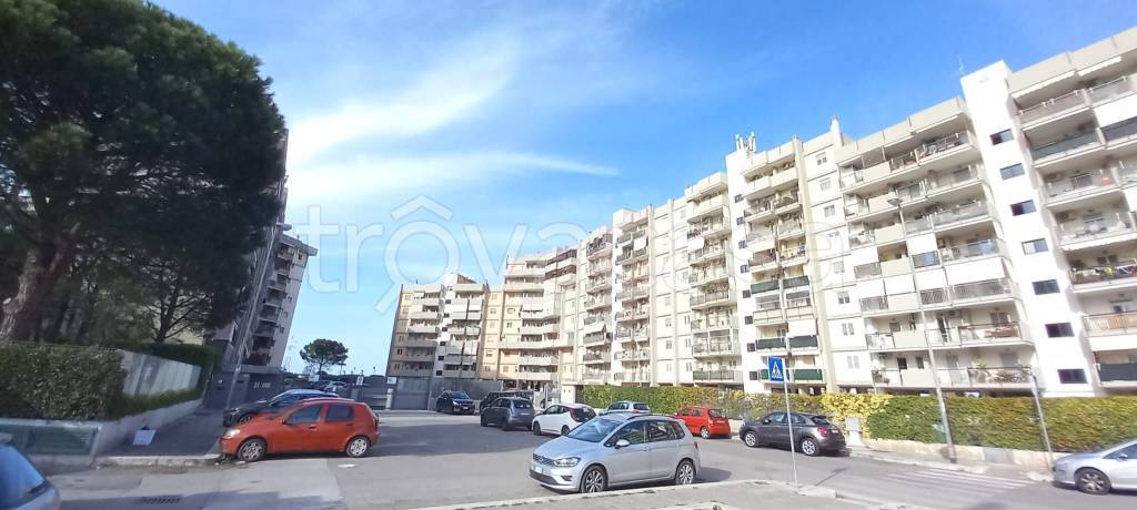 Appartamento in vendita a Bari via Antonio De Curtis