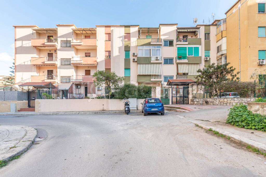 Appartamento in vendita a Palermo via Achille Mapelli, 3