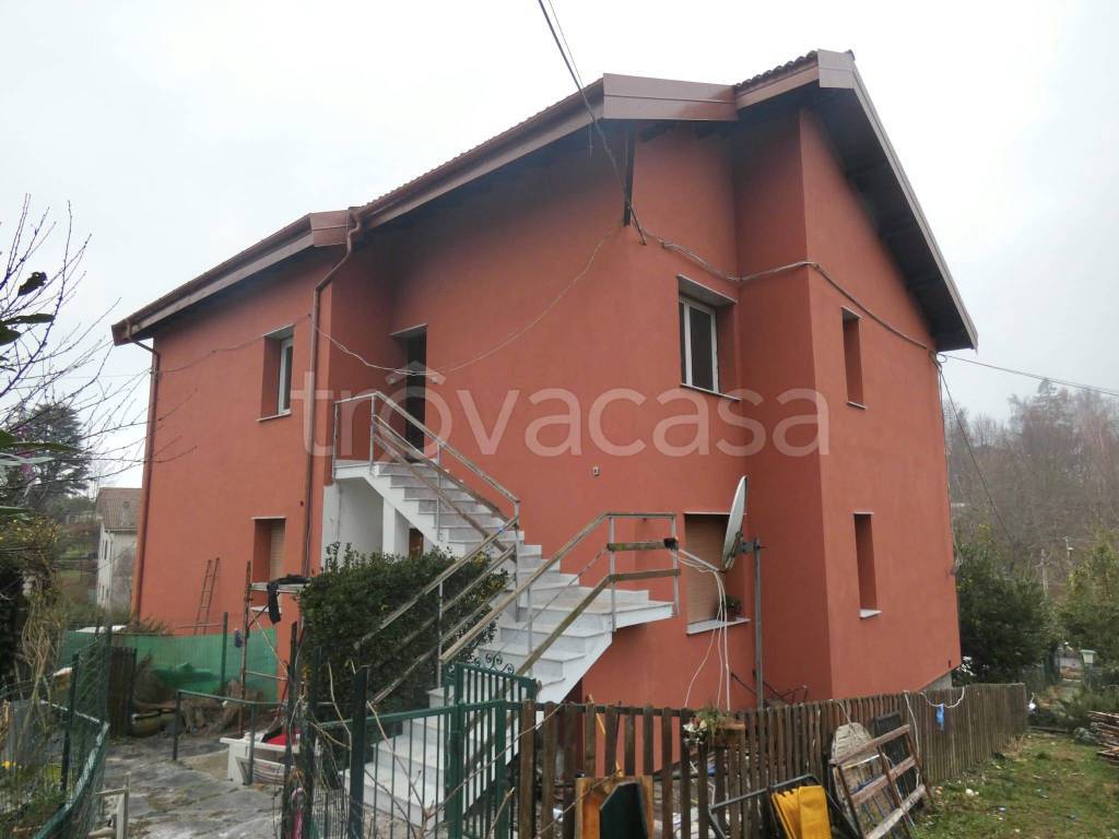 Appartamento in vendita a Montoggio località Creto, 26