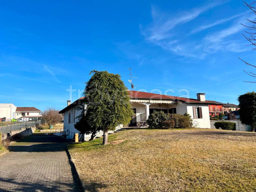 Villa Bifamiliare in vendita a Rovellasca via Piave