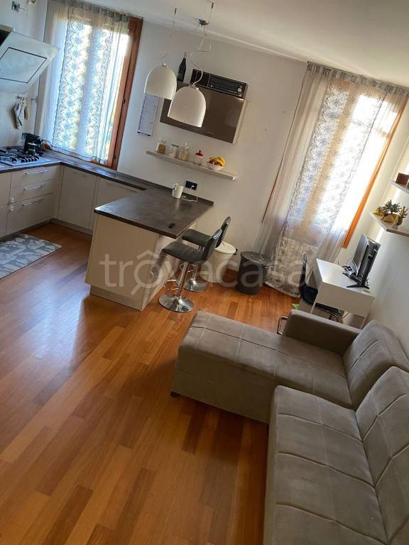 Appartamento in vendita ad Adria adria Via Cairoli, 0