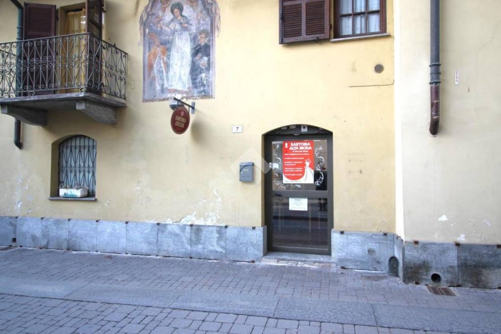 Negozio in affitto a Sant'Ambrogio di Torino via Caduti per la Patria, 7
