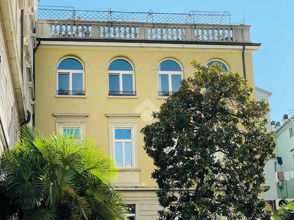 Appartamento in vendita a Trieste via del Coroneo, 21