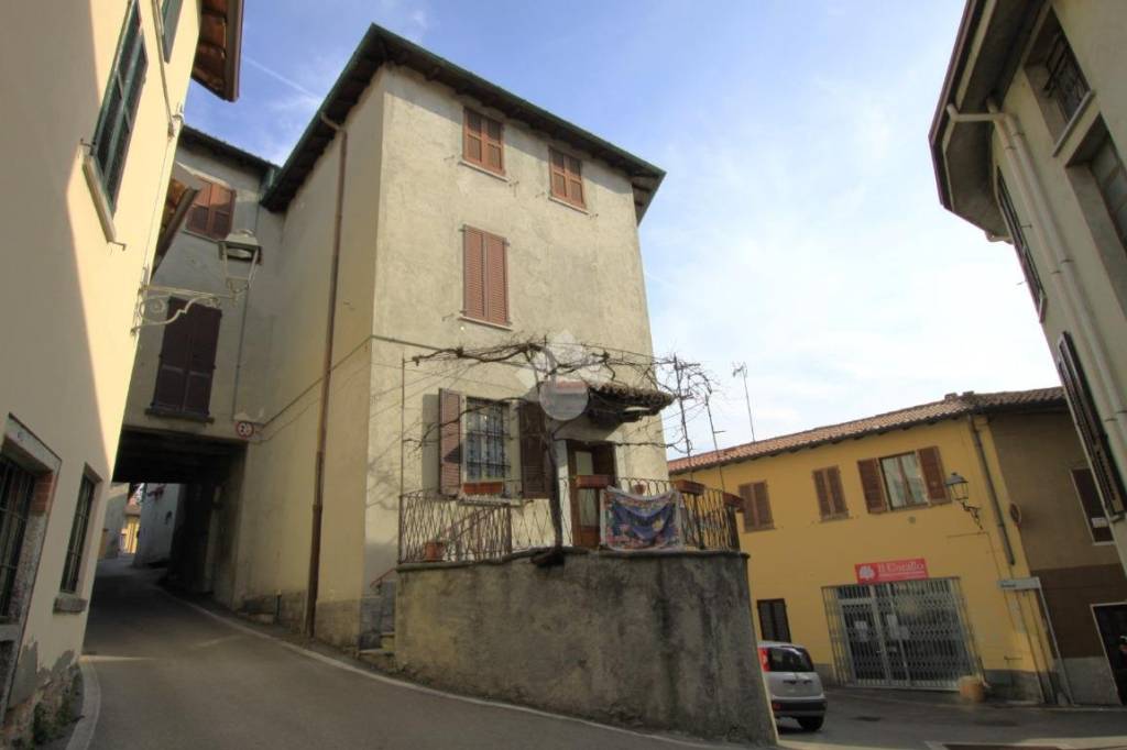 Appartamento in vendita a Molteno via Vittorio Veneto, 2