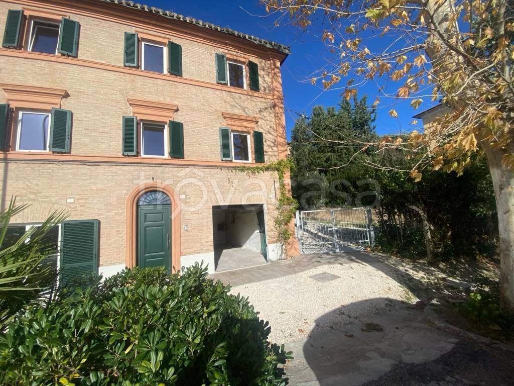 Villa a Schiera in in vendita da privato a Montecassiano via Guglielmo Oberdan