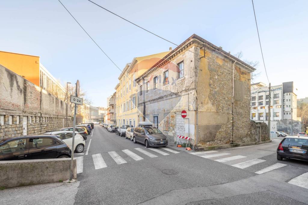 Casa Indipendente in vendita a Trieste via settefontane, 71