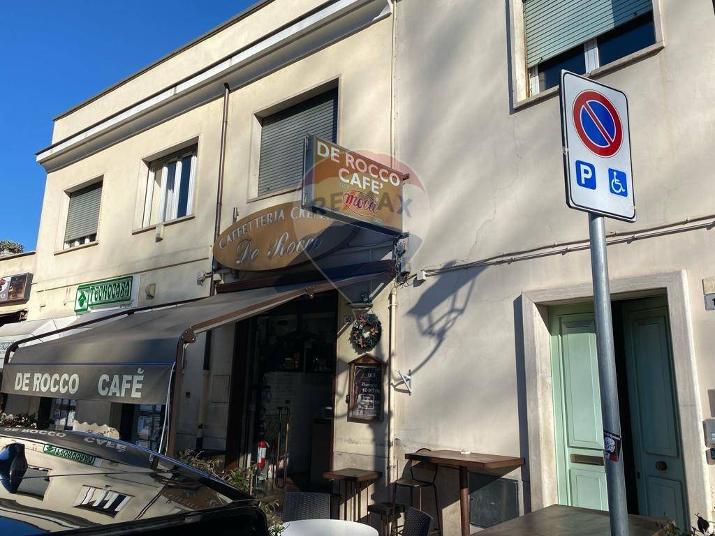 Bar in vendita a Velletri viale Roma, 12