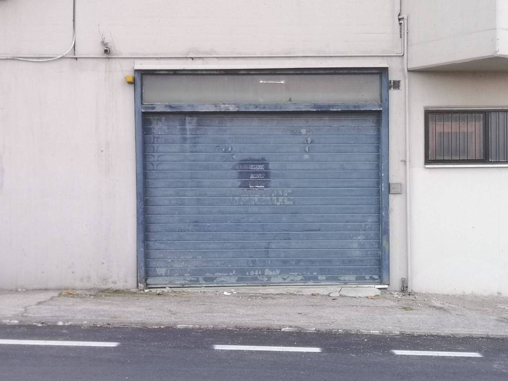 Garage in vendita a Giulianova via Montello, 25