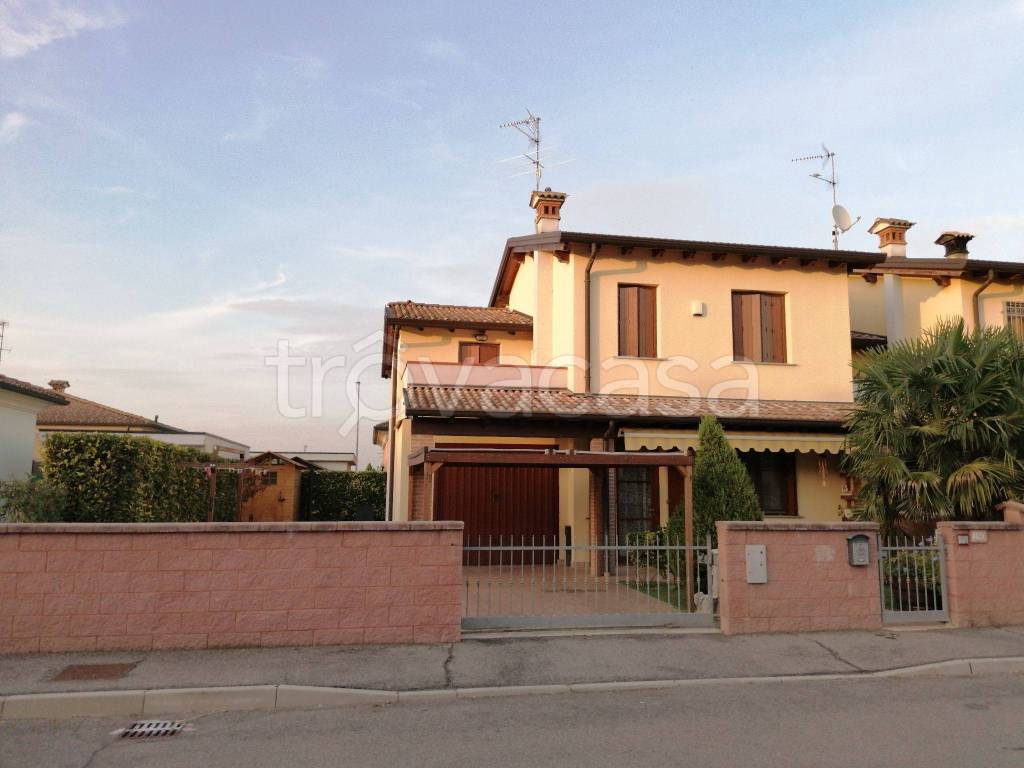 Villa a Schiera in in vendita da privato a Martignana di Po via Camillo Benso di Cavour, 190