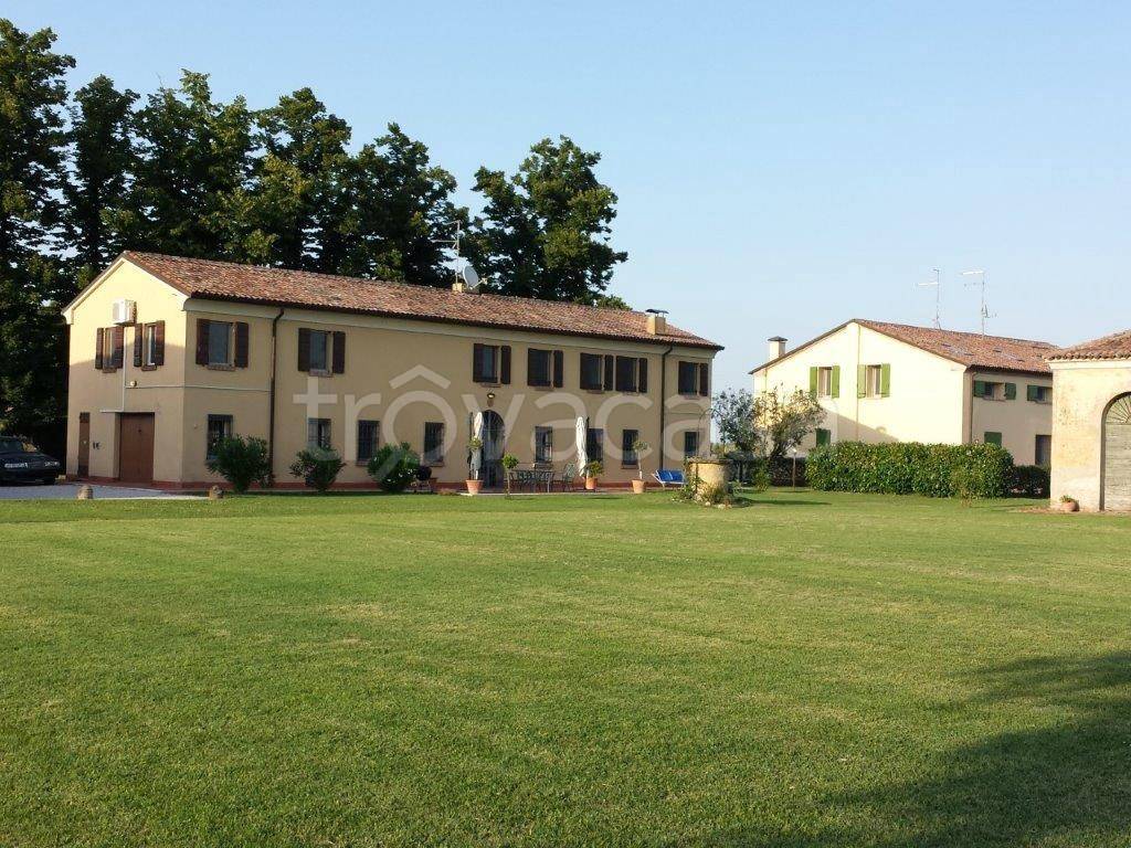 Casa Indipendente in vendita a Ferrara via Comacchio, 892