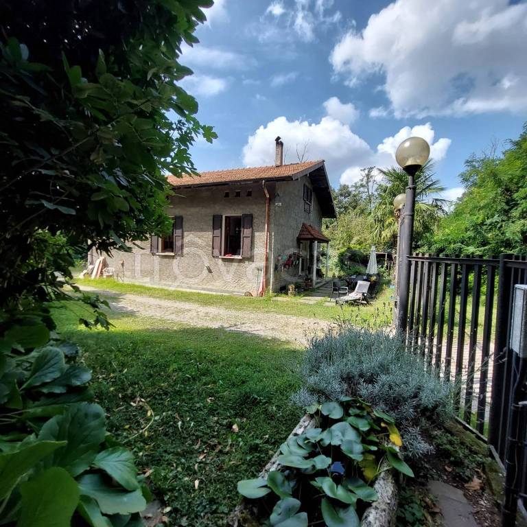 Villa in vendita a Capiago Intimiano