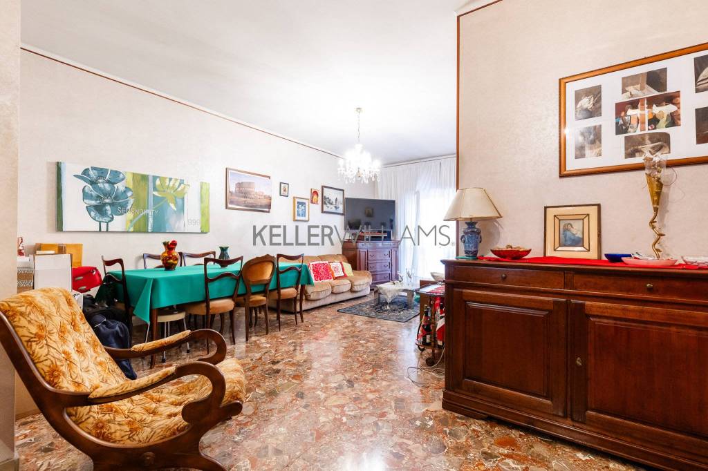 Appartamento in vendita a Roma via delle Bermude, 10