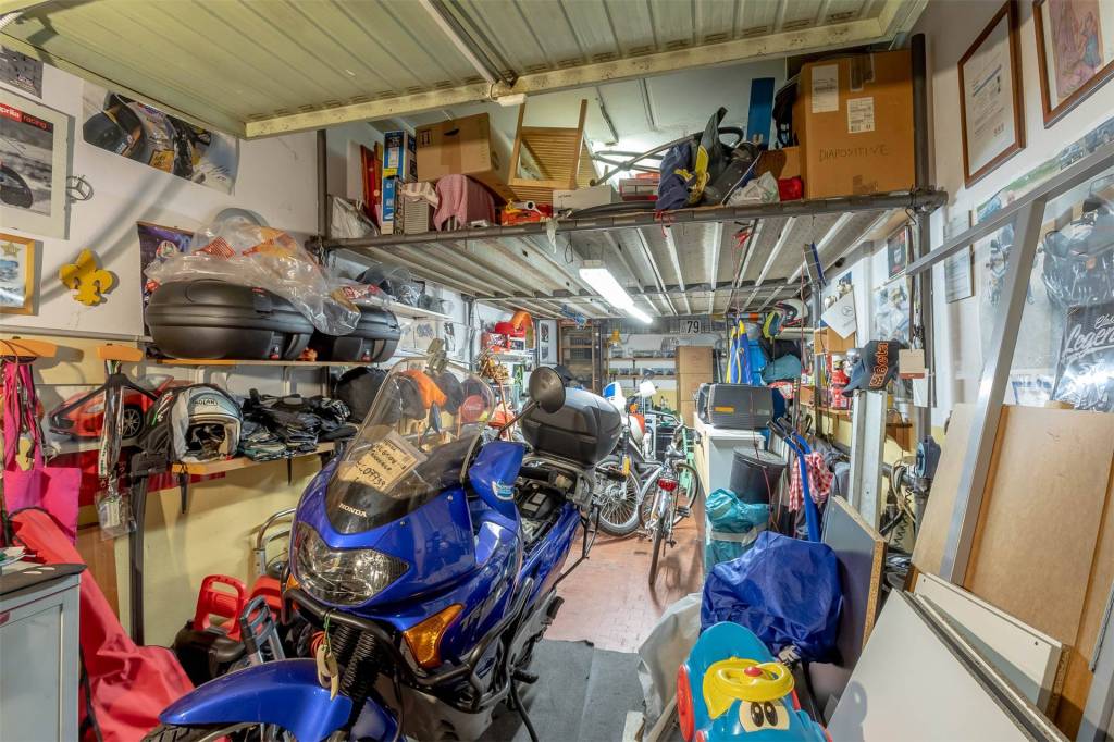 Garage in vendita a Scandicci via rita levi montalcini