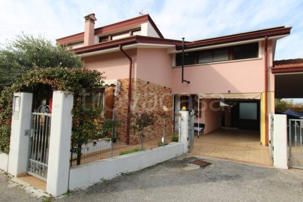 Villa a Schiera in vendita a San Michele al Tagliamento via curiel 27/e