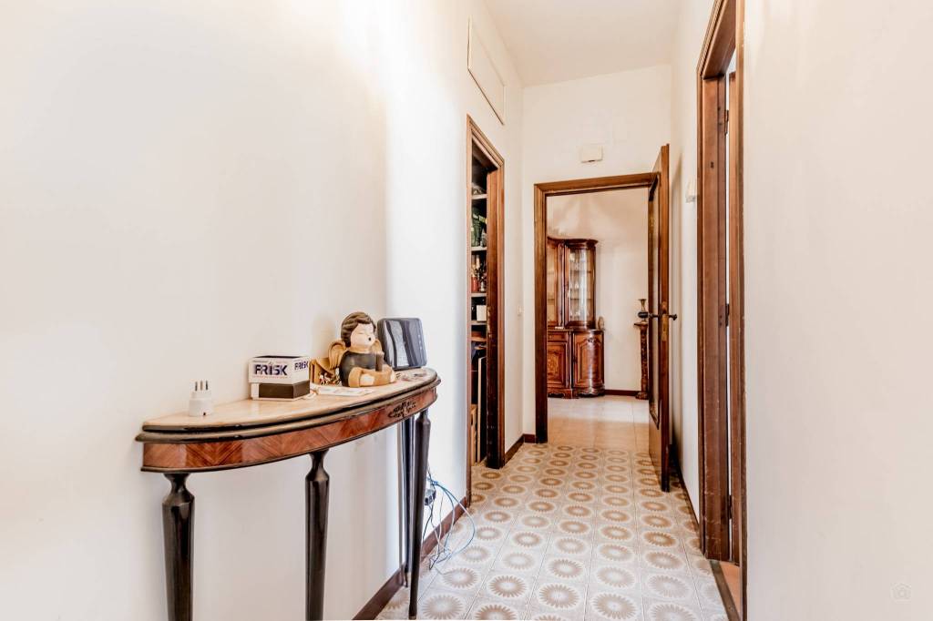 Appartamento in vendita a Roma via Costantino Lazzari