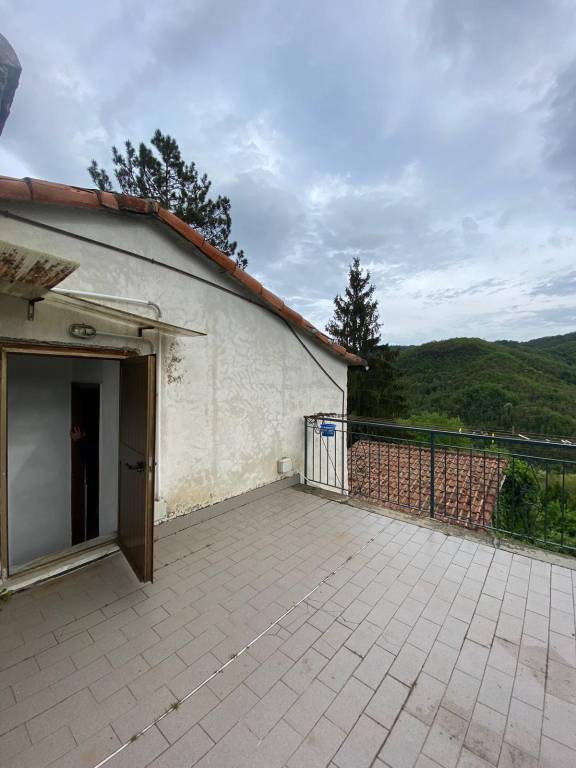 Villa in vendita a Neirone località Acqua, 98