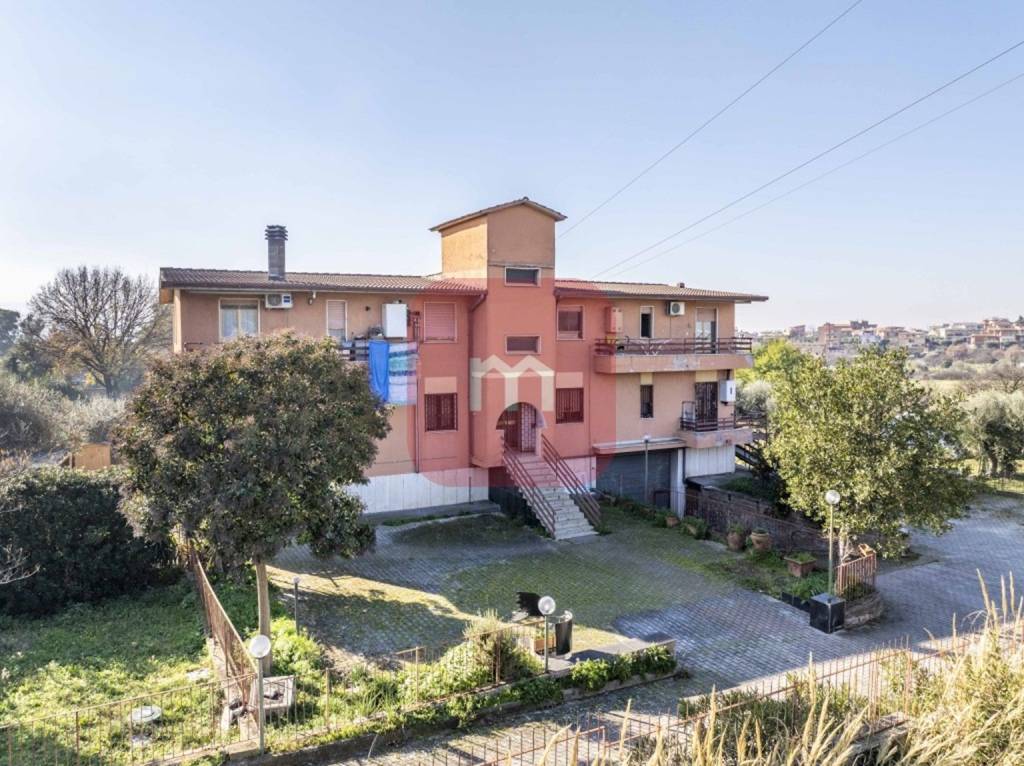 Appartamento in vendita a Roma via Genga, 16
