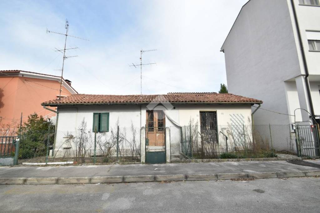 Casa Indipendente in vendita a Staranzano via g. Mazzini, 11