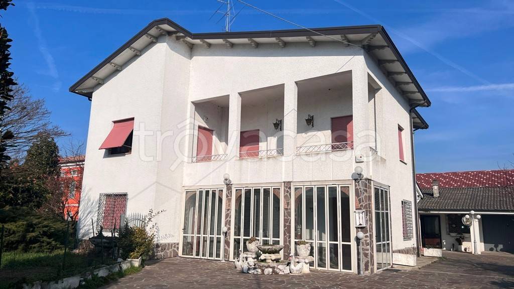 Villa Bifamiliare in vendita a Colorno via Lungolorno