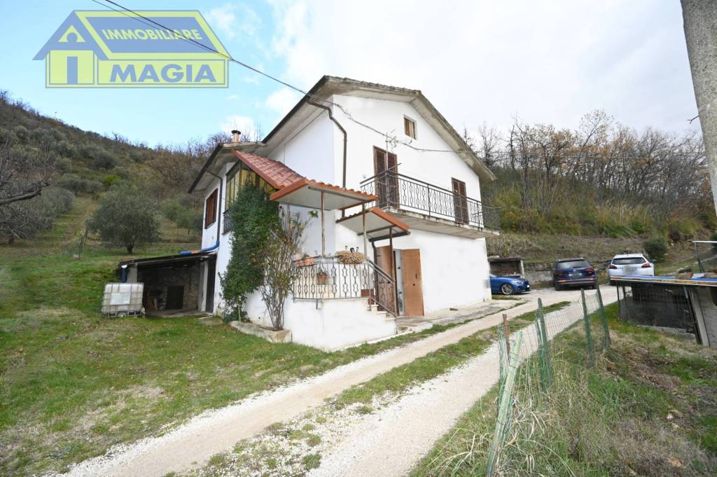 Casa Indipendente in vendita ad Ascoli Piceno frazione montadamo, 30/a