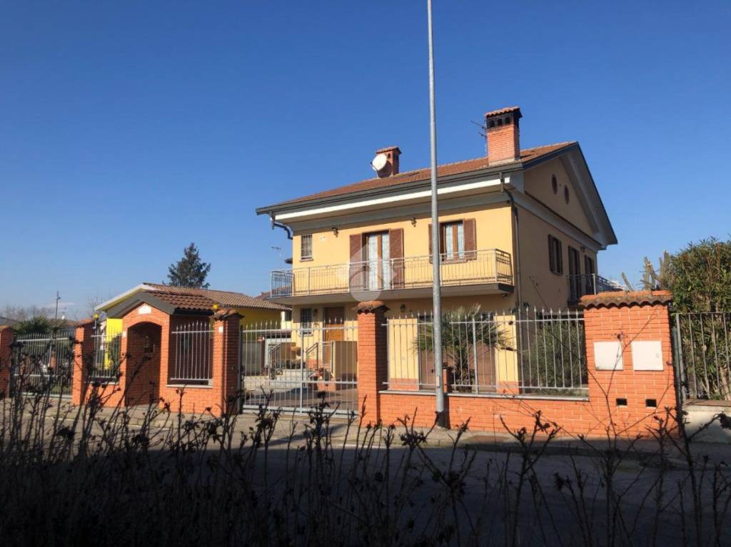 Villa in vendita a Giussago via Laghetto, 3