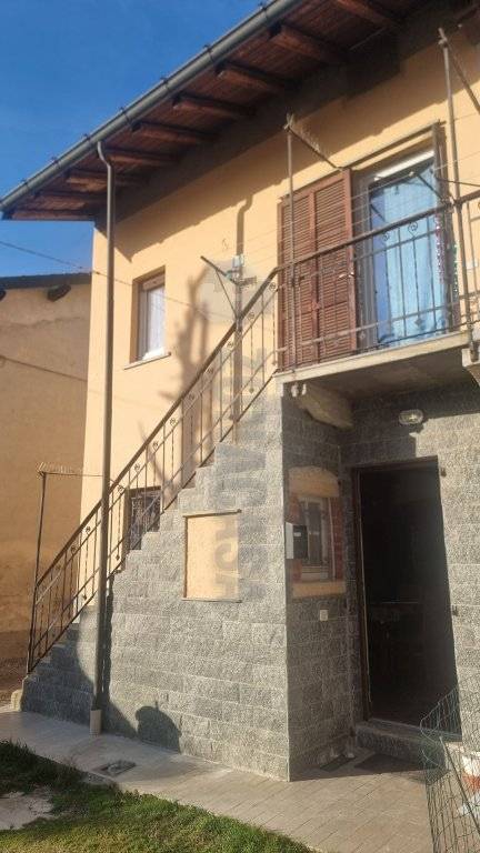 Casa Indipendente in vendita a Ferno via Santa Maria