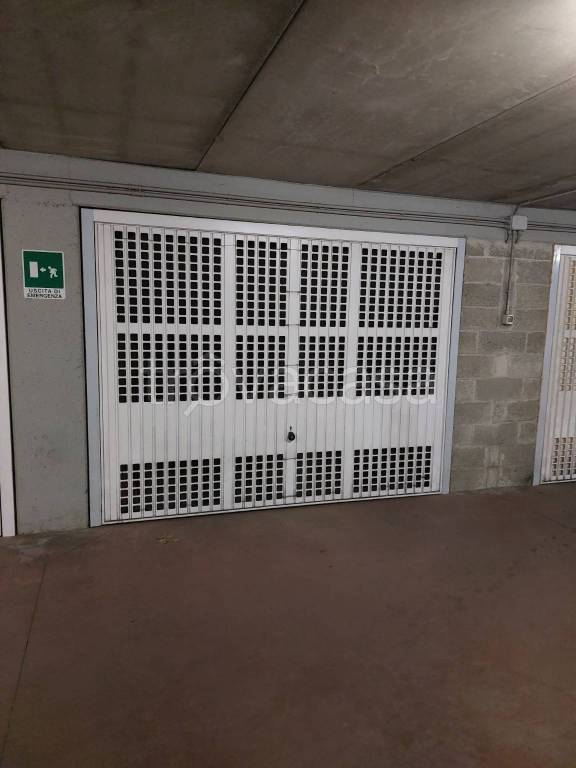 Garage in affitto a Novi Ligure via Giuseppe Garibaldi, 3