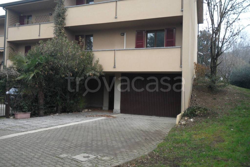 Villa a Schiera in affitto a Vedano al Lambro via Vittorio Alfieri