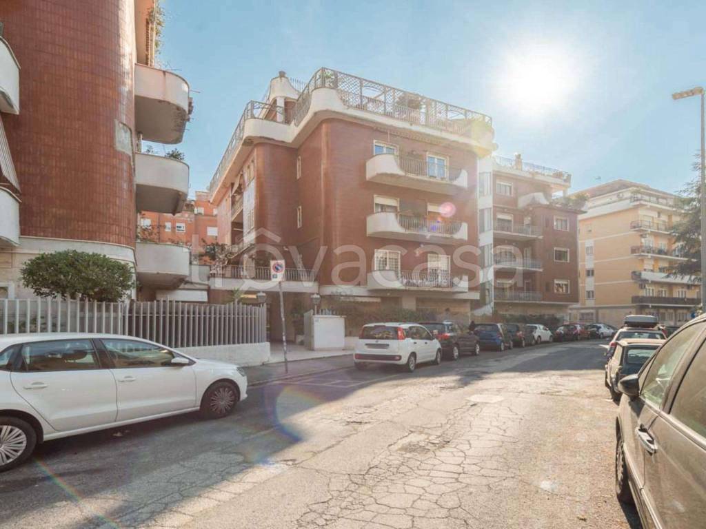 Appartamento in vendita a Roma via Pietro Mascagni