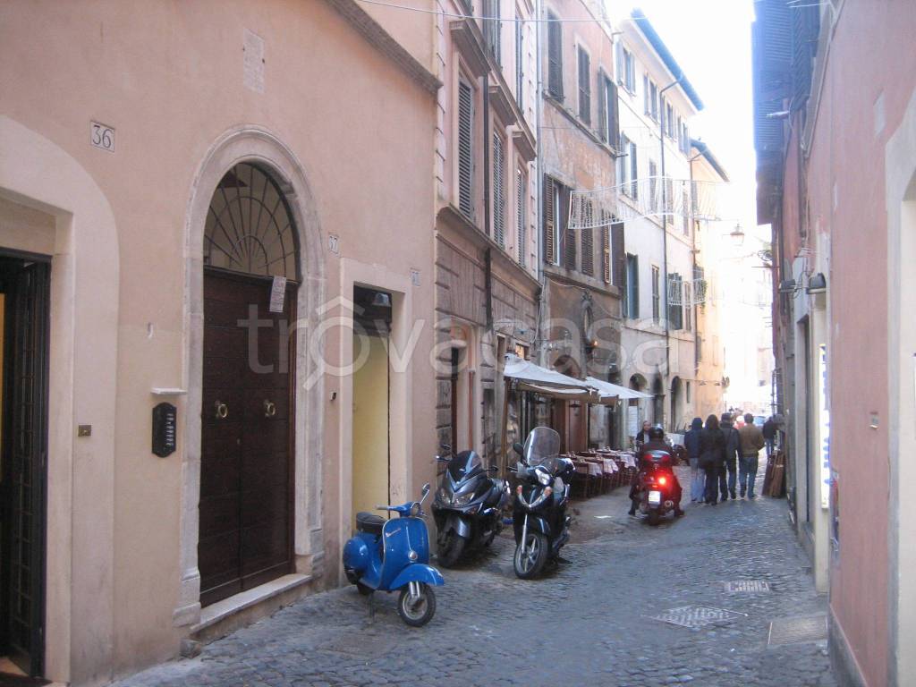 Magazzino in affitto a Roma via dei Balestrari, 37