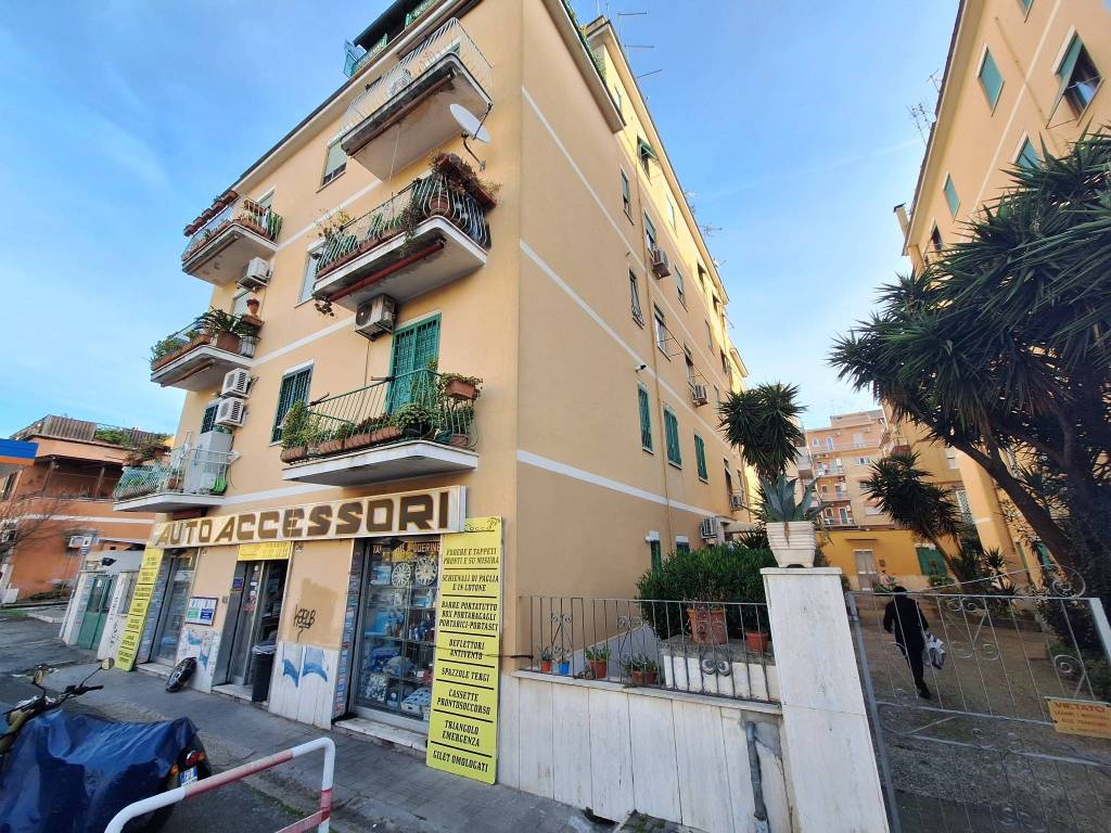 Appartamento in vendita a Roma via Tor de' Schiavi