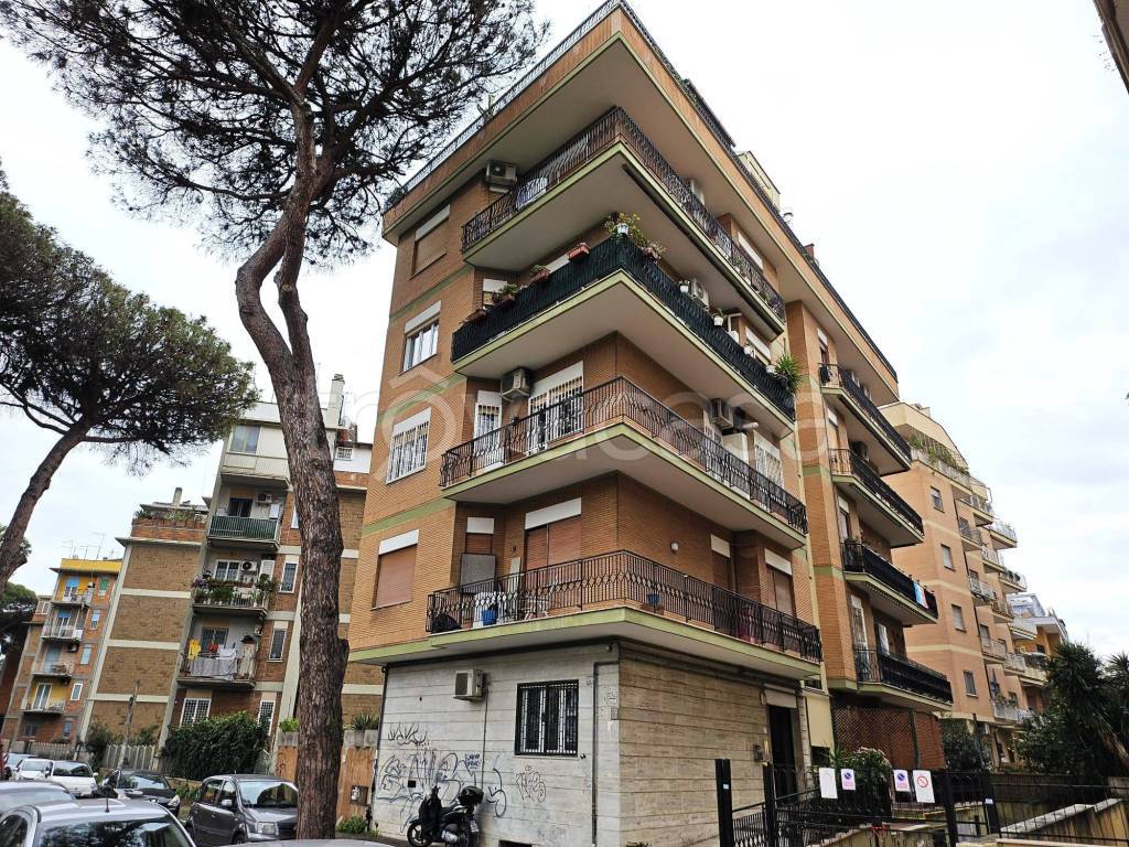 Appartamento in vendita a Roma via Adolfo Gregoretti