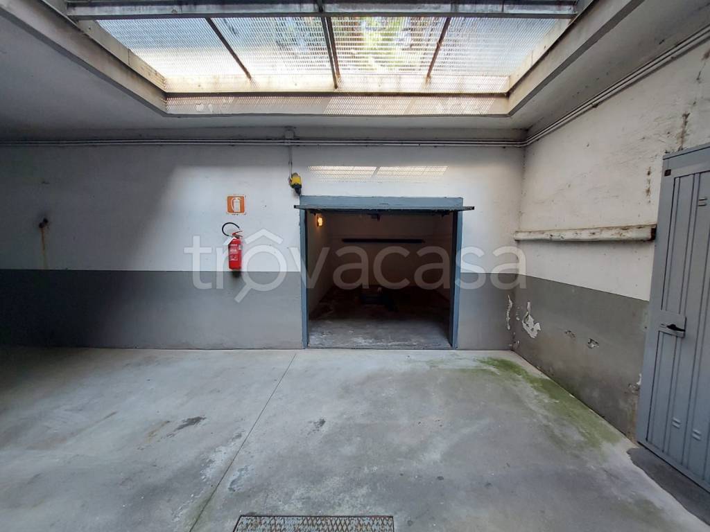 Garage in affitto a Milano via Fryderyk Chopin, 3