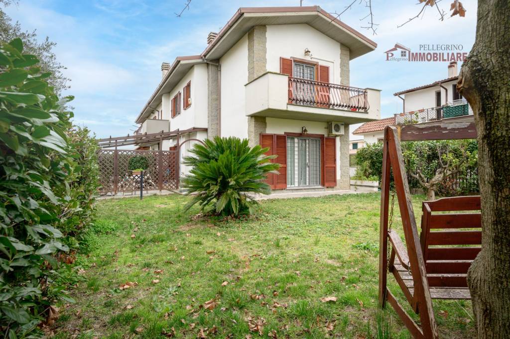 Villa Bifamiliare in vendita a Ciampino via Romana Vecchia, 8