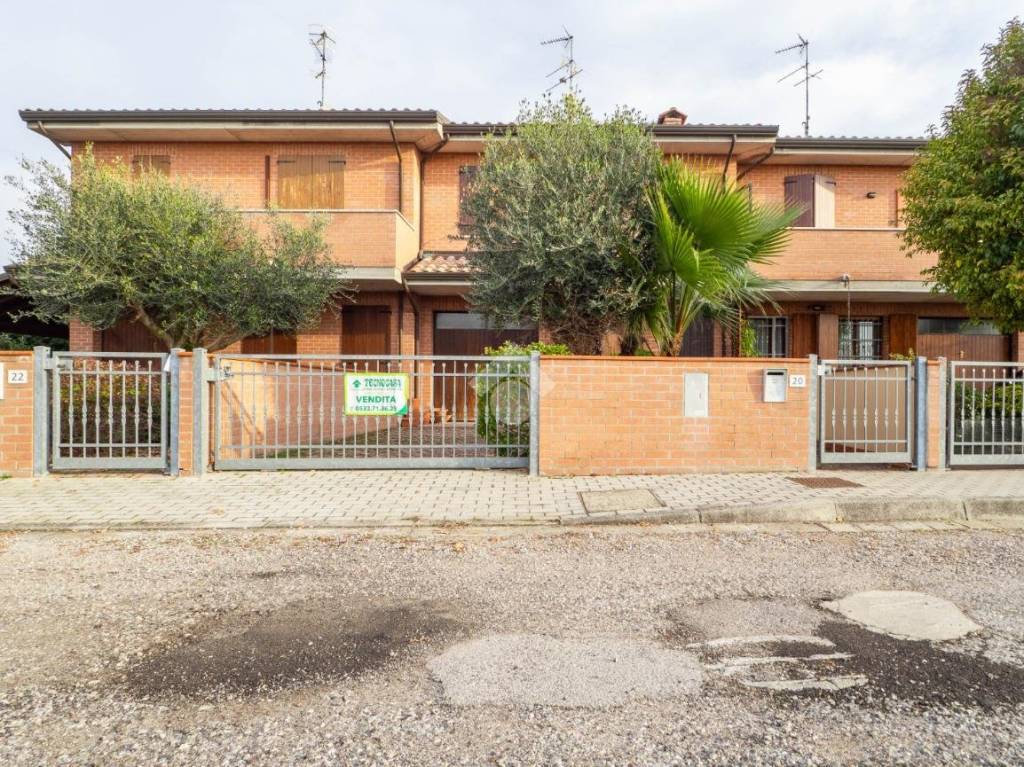 Villa a Schiera in vendita a Ferrara via Alberto Pisa, 20