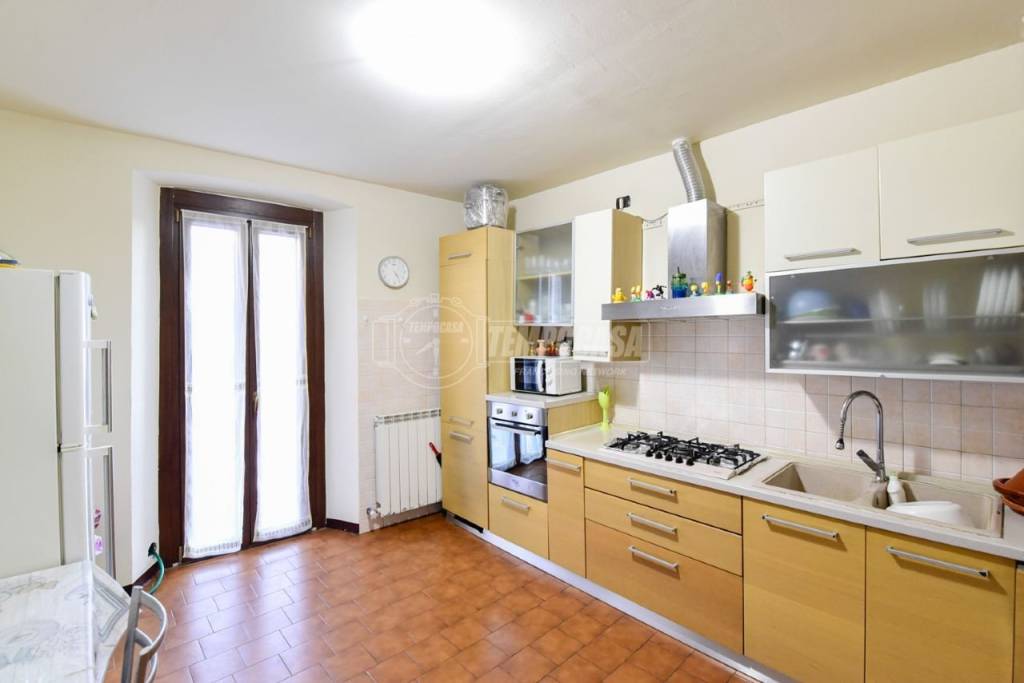 Appartamento in vendita a Lasnigo via Pietro Fioroni
