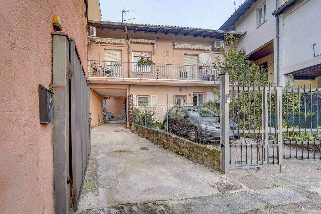 Casa Indipendente in vendita a Castelletto sopra Ticino via Roma