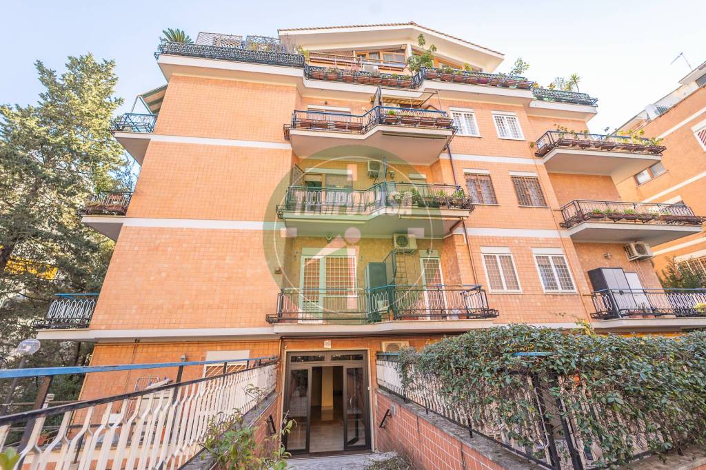 Appartamento in vendita a Roma via Laurentina, 3