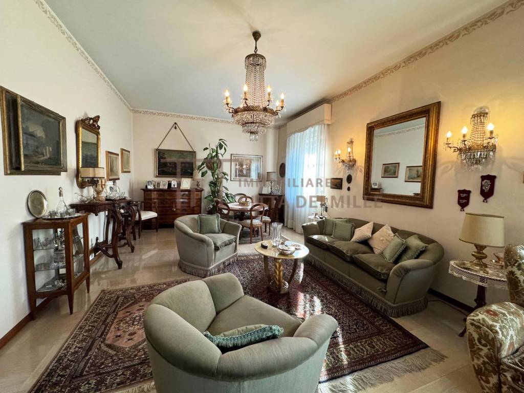 Villa in vendita a Bergamo via Torino