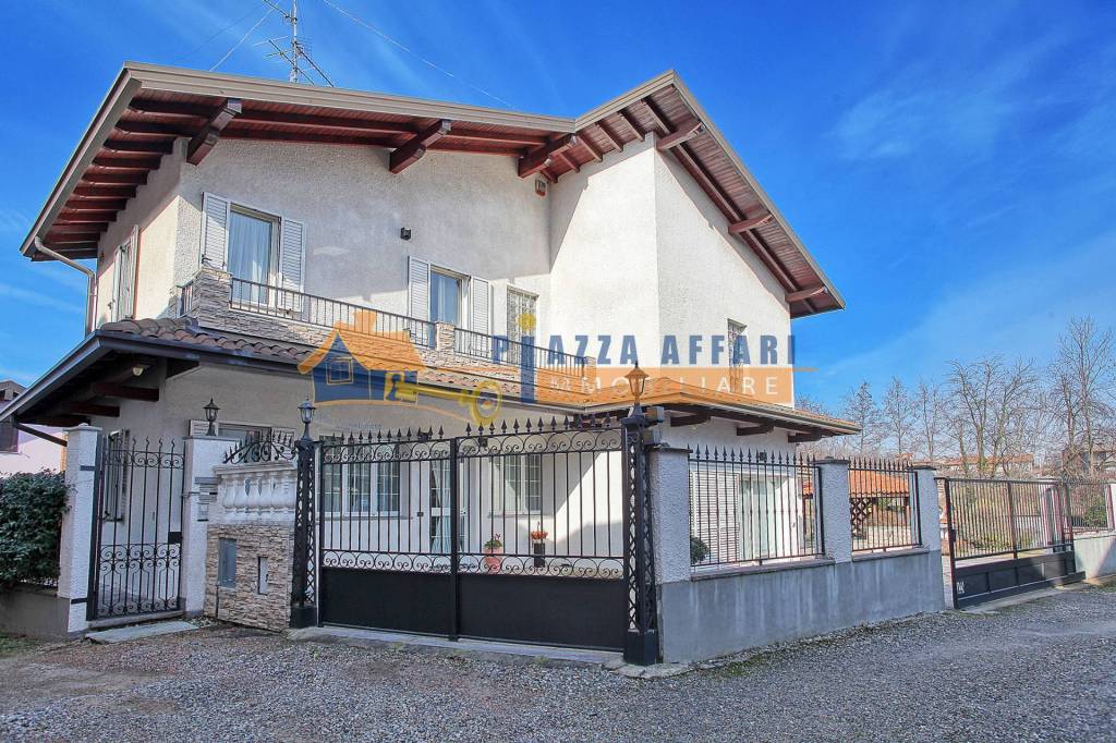 Villa in vendita a Carnago via Borghetto