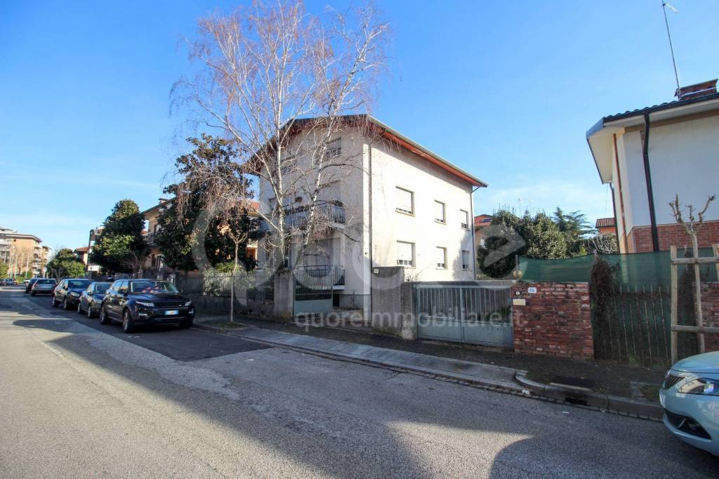 Casa Indipendente in vendita a Udine via a. Comessatti, 38