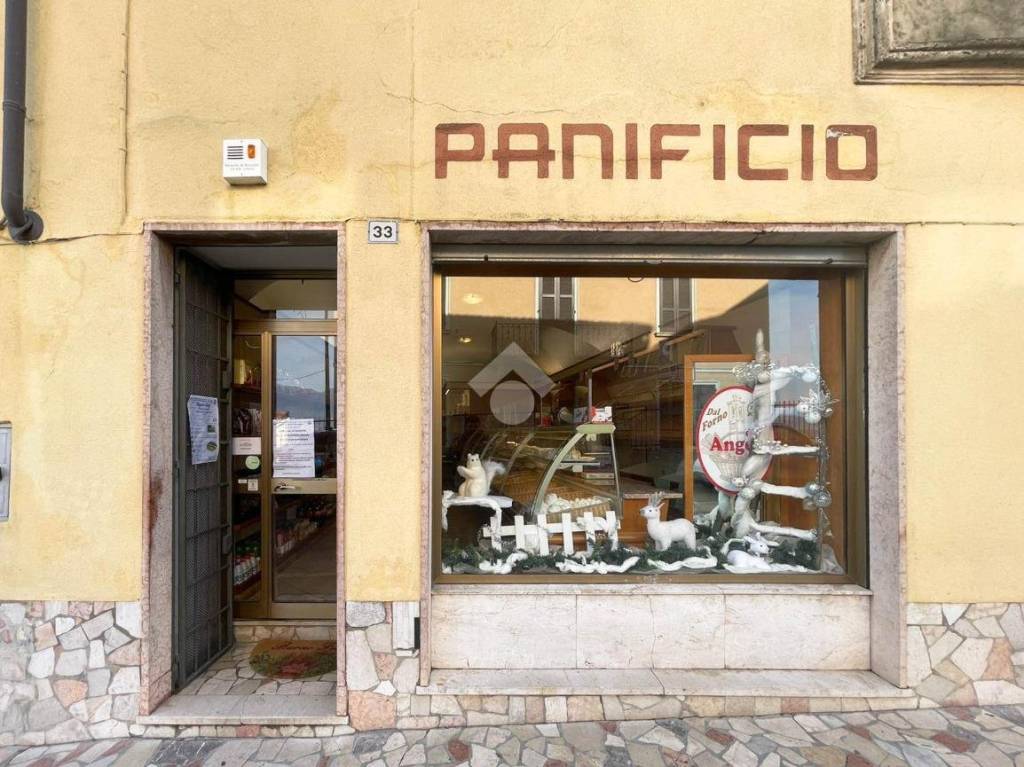 Panificio/Forno in vendita a Manerba del Garda via Vittorio Veneto, 33