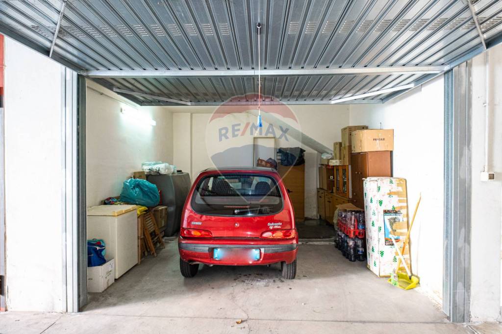 Garage in vendita a Pedara via Delle Rimembranze, 27