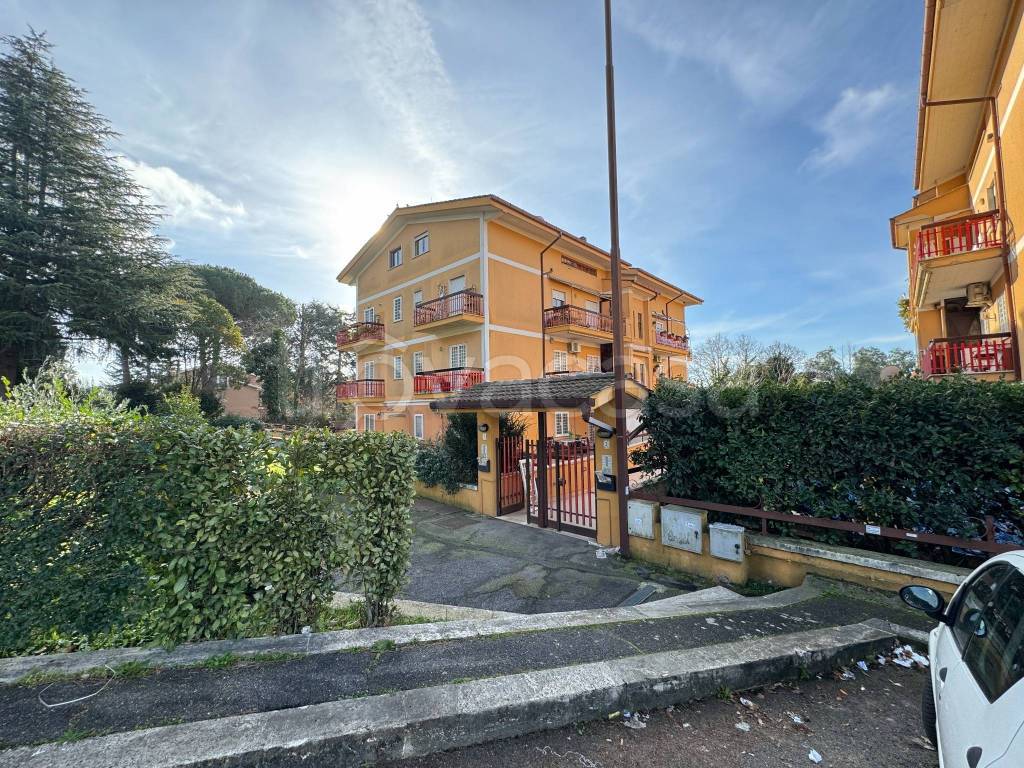 Appartamento in vendita a Genzano di Roma largo Enrico Simonetti, 1