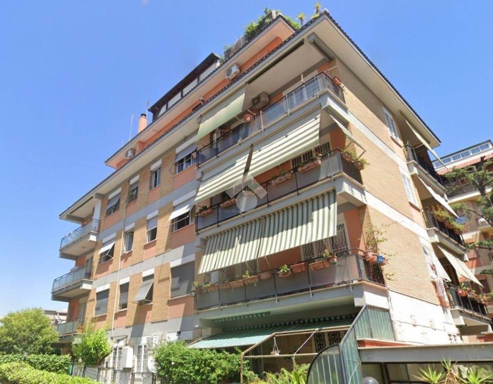 Appartamento in vendita a Roma via Bra, 5